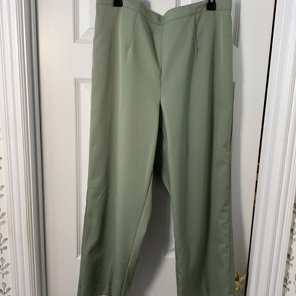 Alfred Dunner Size 16W sage green pants
